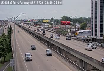 Traffic closest to this camera is traveling eastbound on US 90B in New Orleans.