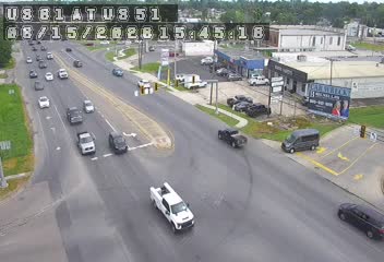 This camera is located in the median of US 61.